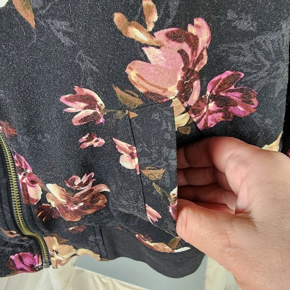 Torrid Zip Front Bomber Jacket Floral Rayon Blend Black Pink Size 1 - Picture 6 of 13